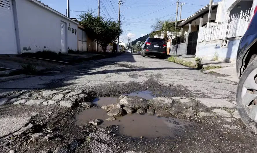 Bache y huecos en el pavimento
